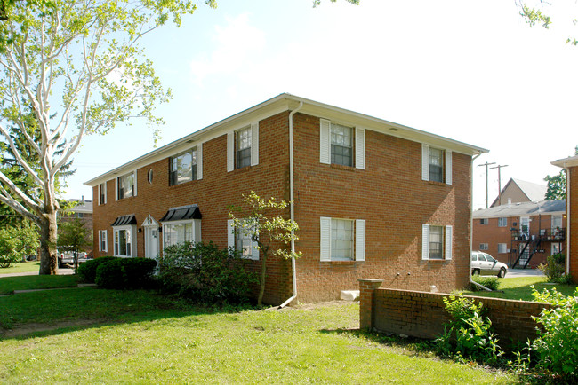 4900 Arbor Village Dr in Columbus, OH - Building Photo - Building Photo