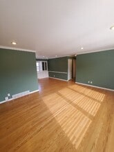 8862 N Malibu Dr in Bayside, WI - Building Photo - Building Photo