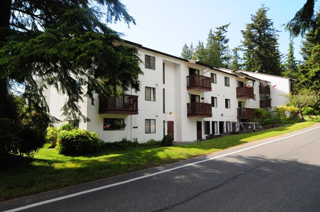 Plaza 44 Apartments in Lynnwood, WA - Foto de edificio - Building Photo