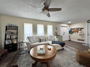 6813 13th Ave Dr W in Bradenton, FL - Building Photo - Building Photo