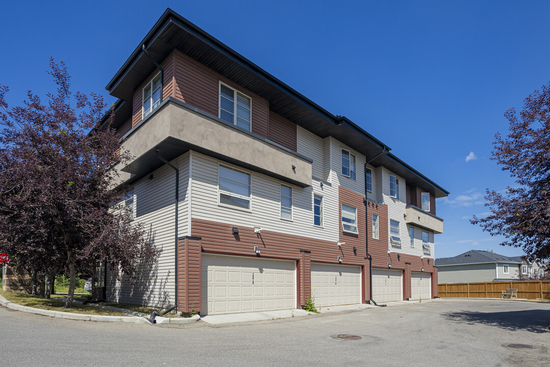 12 Aspen Hills Ter SW in Calgary, AB - Building Photo