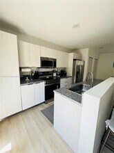 958 NW 10th St in Florida City, FL - Building Photo - Building Photo