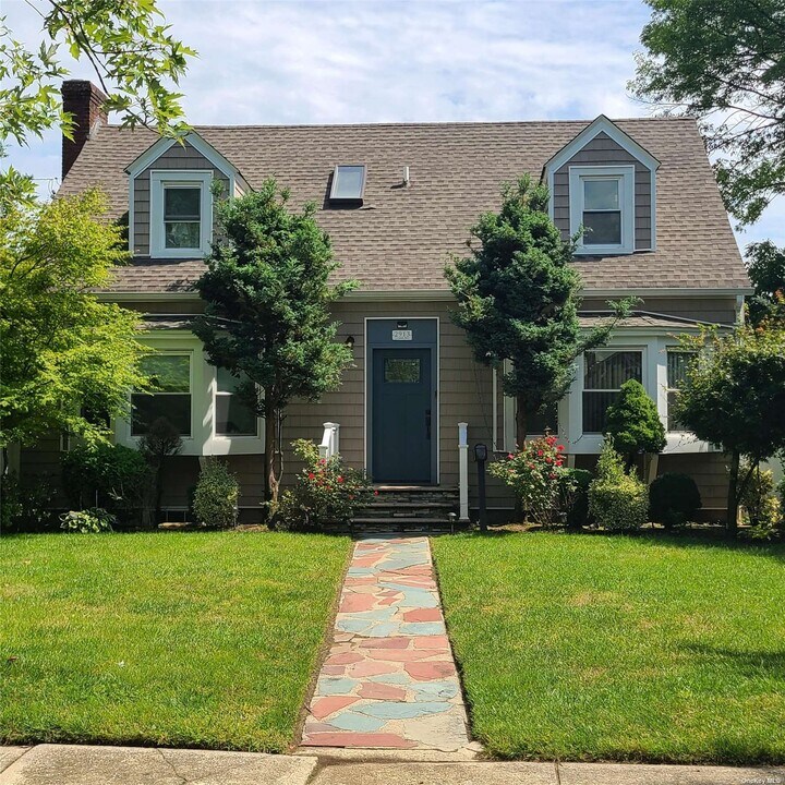 2913 Clark Ave in Oceanside, NY - Foto de edificio