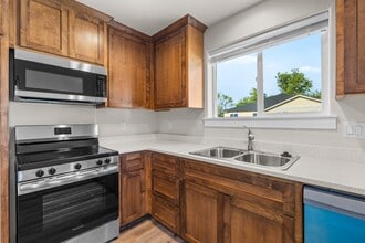 1115 Annalise St in Central Point, OR - Building Photo - Building Photo