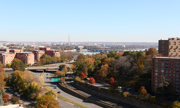 Parc Rosslyn Apartments in Arlington, VA - Building Photo - Interior Photo