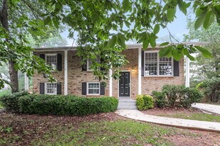2171 Rochelle Way in College Park, GA - Building Photo