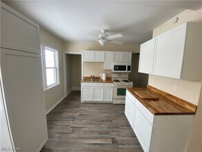 8221 Grand Division Ave in Cleveland, OH - Building Photo - Building Photo