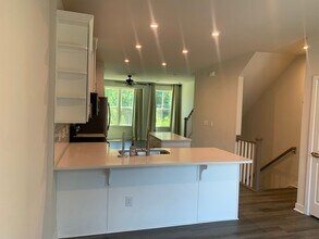 948 Broad River Ln in Charlotte, NC - Building Photo - Building Photo