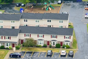 Glenwood Townhomes in Fairport, NY - Building Photo