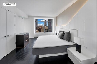 123 Washington St in New York, NY - Building Photo - Building Photo
