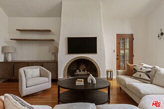 1700 Morada Pl in Altadena, CA - Building Photo - Building Photo