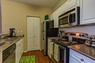 Commons at Verandas in Tanasbourne Apartments in Hillsboro, OR - Building Photo - Building Photo
