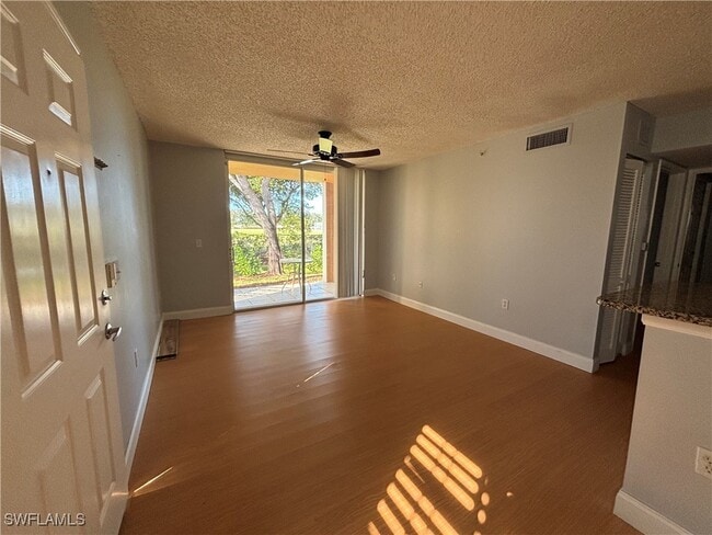 1170 Wildwood Lakes Blvd in Naples, FL - Building Photo - Building Photo