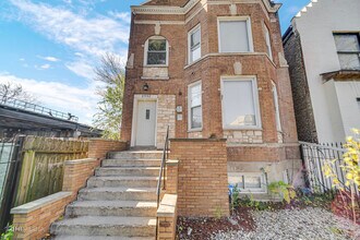 1932 S Sawyer Ave in Chicago, IL - Building Photo - Building Photo