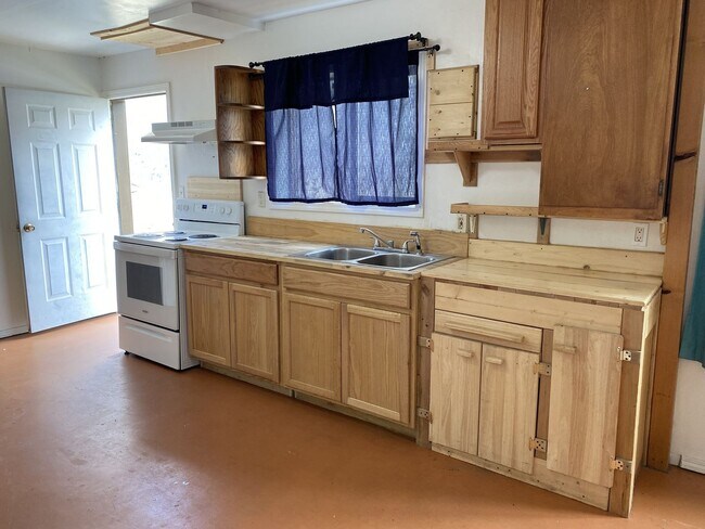 536 US-97 ALT in Chelan, WA - Building Photo - Building Photo