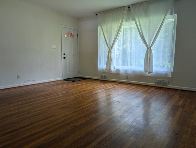 2176 W Ponce de Leon Ave in Decatur, GA - Building Photo - Building Photo