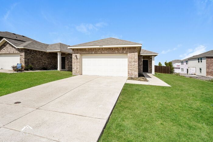 6202 Old Bridge Way in Heath, TX - Building Photo