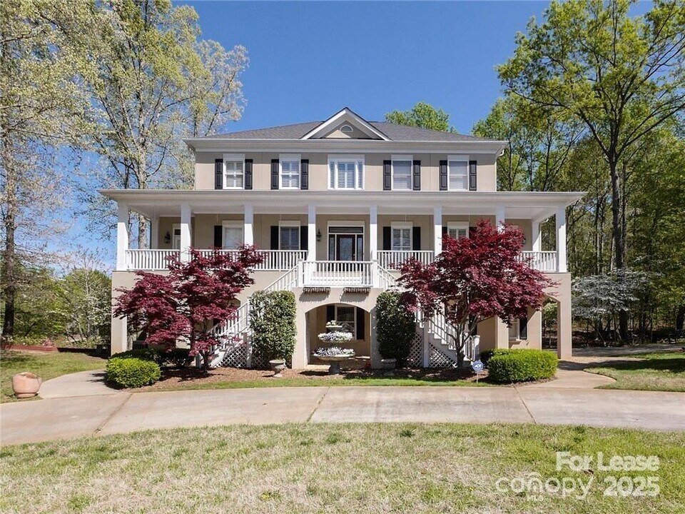 1025 Spyglass Ln in Waxhaw, NC - Building Photo