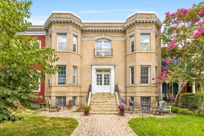 property at 634 North Carolina Ave SE