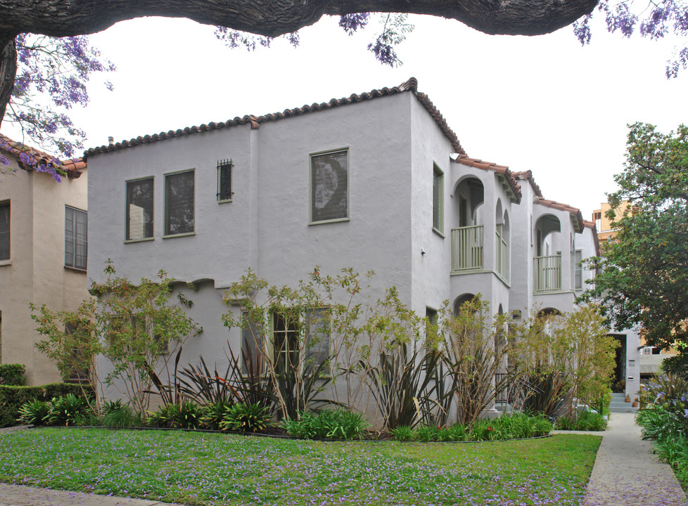 332 N Oakhurst Dr in Beverly Hills, CA - Building Photo