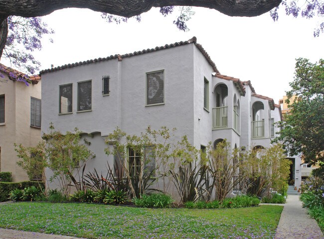 332 N Oakhurst Dr in Beverly Hills, CA - Building Photo - Building Photo