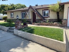 1002 W El Camino St in Santa Maria, CA - Building Photo - Building Photo