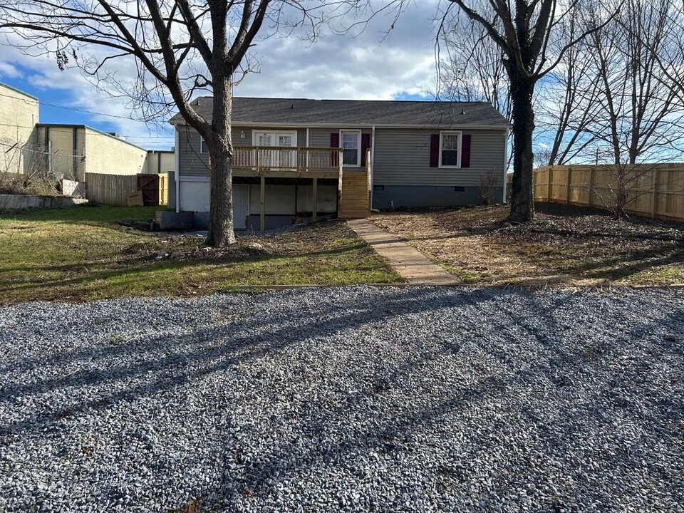 22 Groves St in Cramerton, NC - Building Photo