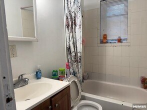 132 S 1st St in Bergenfield, NJ - Building Photo - Building Photo