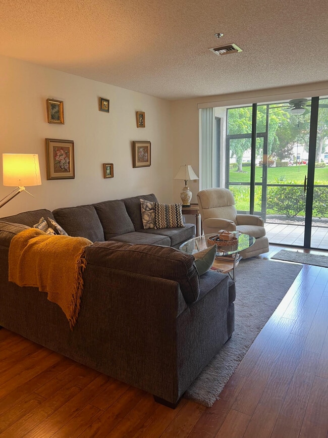 5265 Brisata Cir in Boynton Beach, FL - Foto de edificio - Building Photo