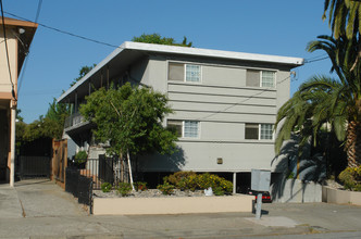 665 S 8th St in San Jose, CA - Foto de edificio - Building Photo