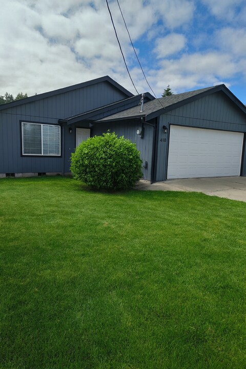 410 175th St S in Spanaway, WA - Building Photo