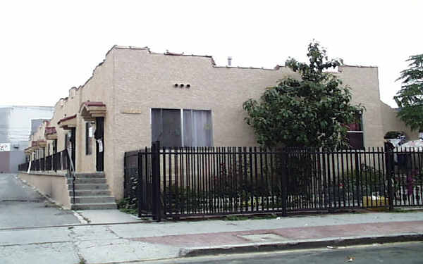 5431 Sierra Vista Ave in Los Angeles, CA - Foto de edificio