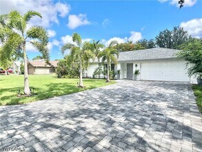 2499 River Reach Dr in Naples, FL - Building Photo - Building Photo