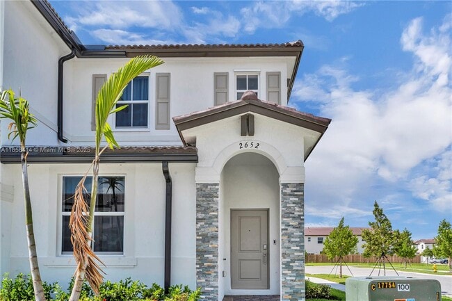 property at 2652 SE 28th St