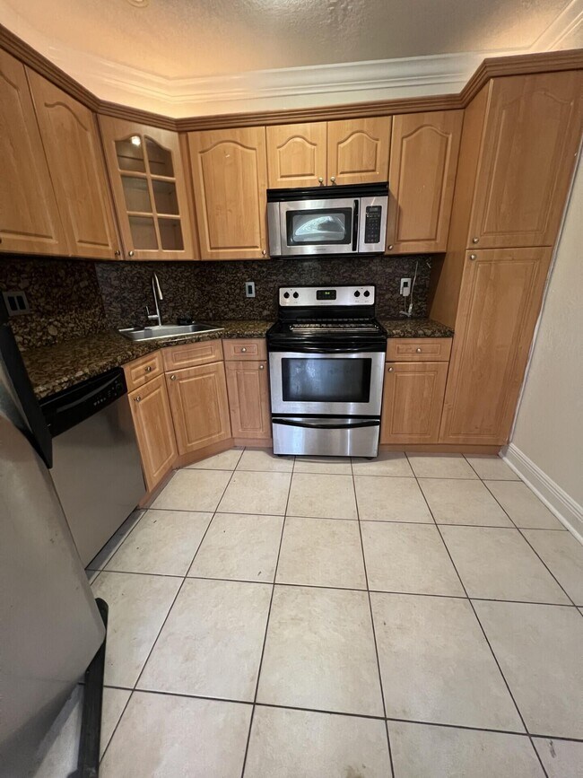 3857 Coral Tree Cir in Coconut Creek, FL - Building Photo - Building Photo