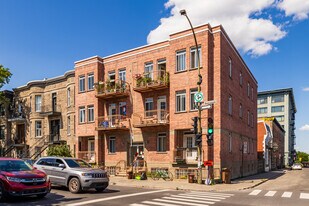 4055 Saint-Urbain Rue in Montréal, QC - Building Photo