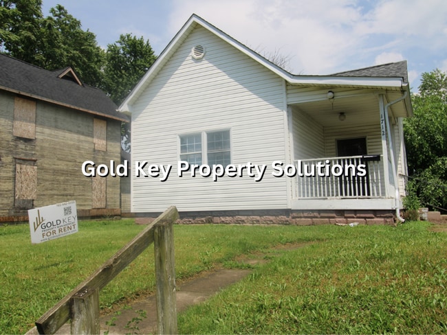 property at 1712 S Mulberry St