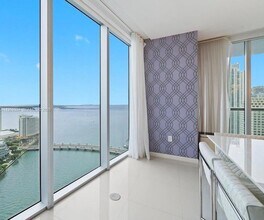 495 Brickell Ave, Unit 3301 in Miami, FL - Foto de edificio - Building Photo