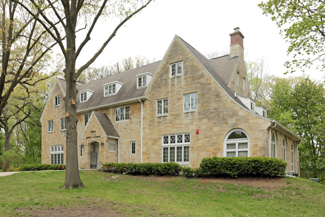 Parish Apartments in Iowa City, IA - Foto de edificio - Building Photo