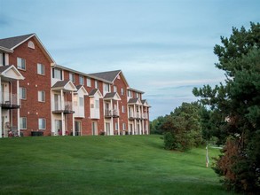 Pine Lake Heights Apartments in Lincoln, NE - Building Photo - Building Photo