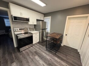 212 Rosslyn Ave N in Hamilton, ON - Building Photo - Building Photo