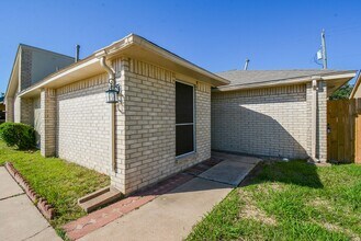 16518 Monte Carlo Ln in Houston, TX - Building Photo - Building Photo