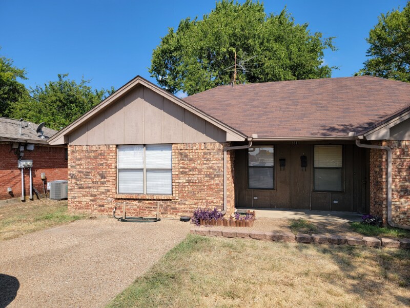 361 N Field St-Unit -A in Burleson, TX - Building Photo