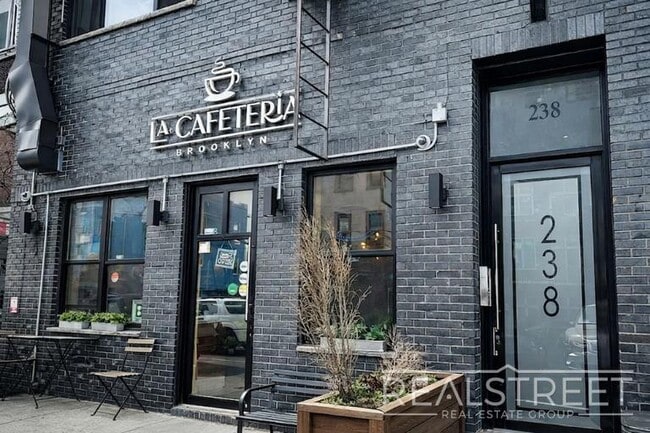 Central Avenue, Unit 3B in Brooklyn, NY - Building Photo - Building Photo