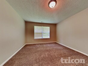 4900 Hunters Run in Columbus, IN - Foto de edificio - Building Photo