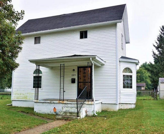 1305 W Eads St in Urbana, IL - Building Photo - Building Photo