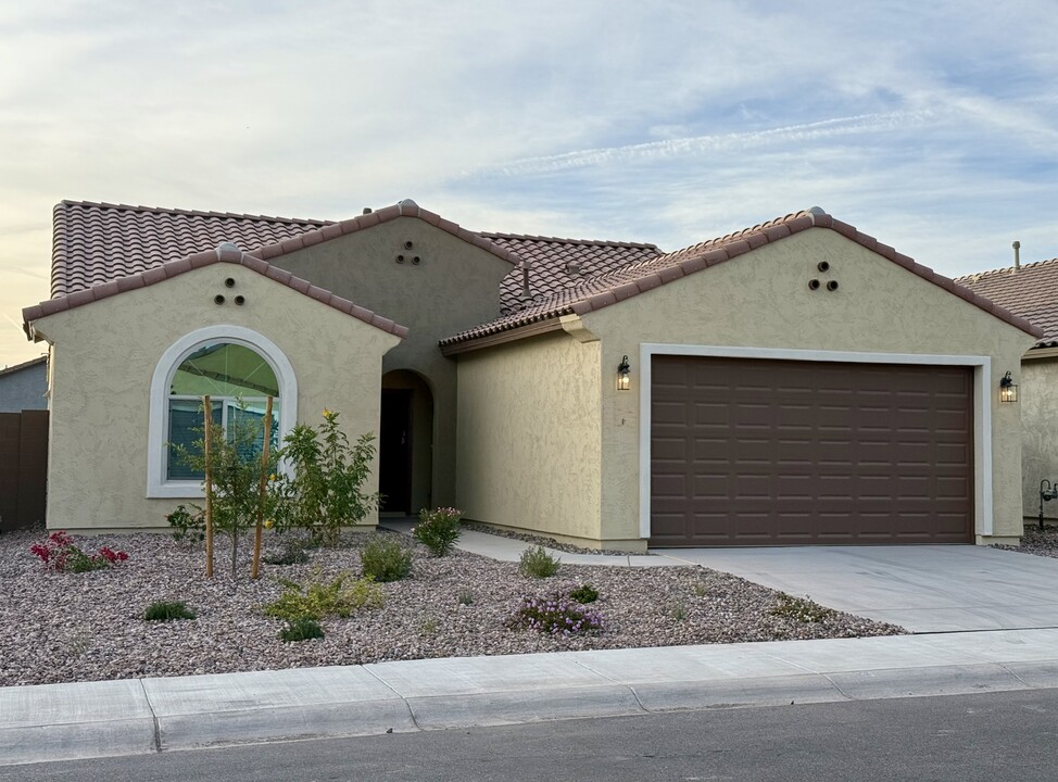 2926 N Coronado Dr in Florence, AZ - Building Photo