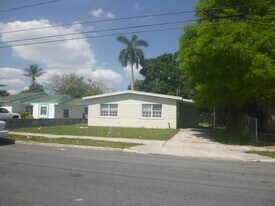 3105 Windsor Ave, Unit 0506 in West Palm Beach, FL - Building Photo
