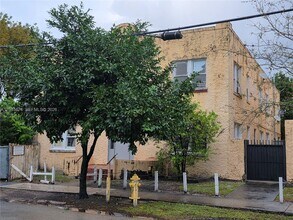 1005 SW 19th Ave in Miami, FL - Building Photo - Building Photo