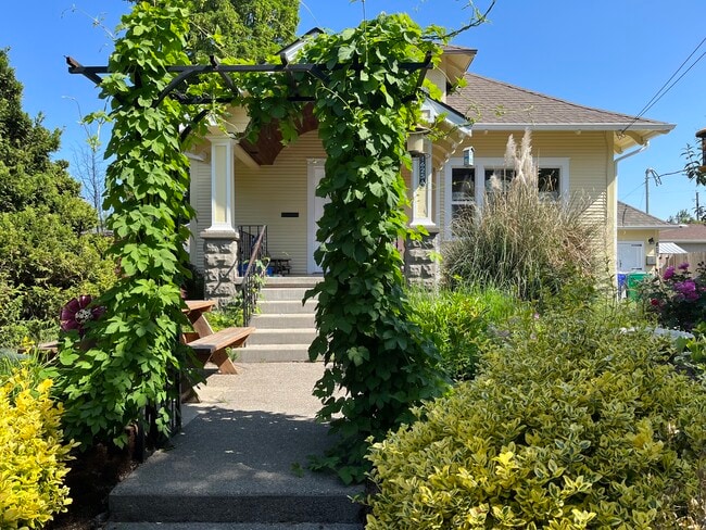 property at 1625 N Jessup St